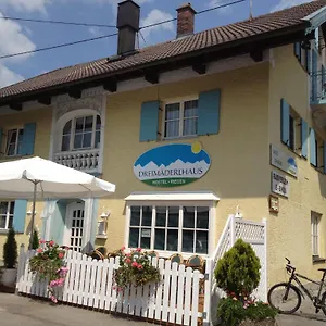 Hostel Dreimäderlhaus, Rieden